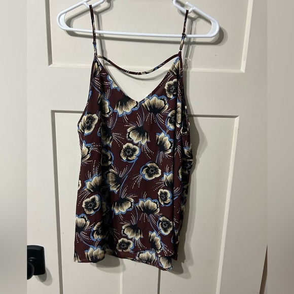 Maurices Women's floral sleeveless lightweight tank top - Picture 2 of 3
